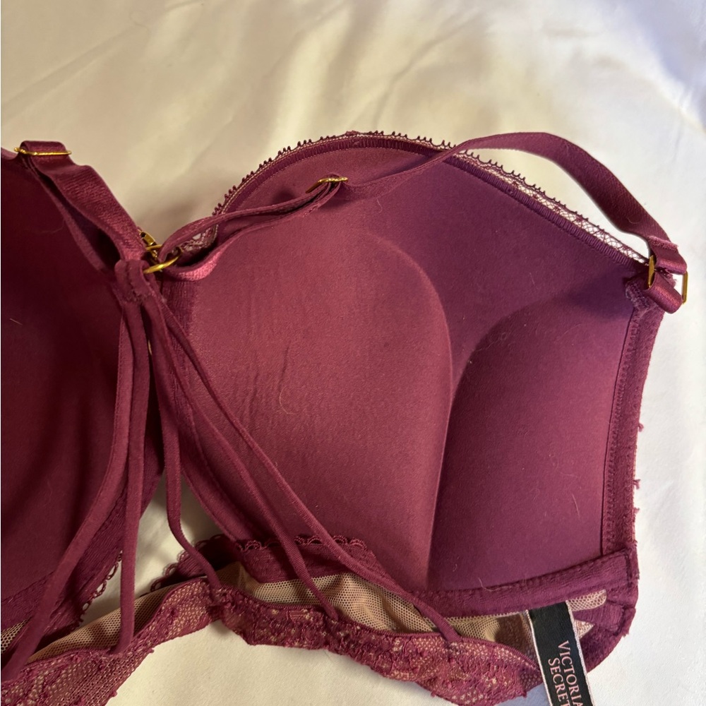 Victoria's Secret Lace Bra in Deep Red - Picture 6 of 6